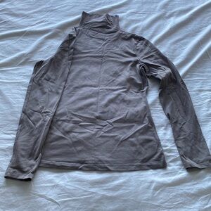 Theory long sleeve turtleneck shirt 94% Pima cotton